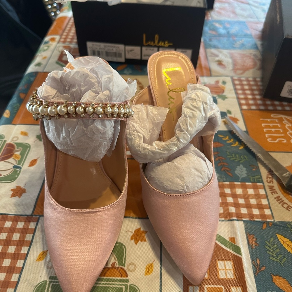 Lulu's Pink Satin Women's Shoes with Pearl Detail NIB